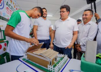 Rafael Fonteles inaugura reforma e modernização de escola em Água Branca