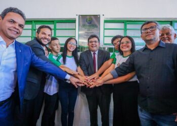 Governador entrega reforma de escola na zona norte de Teresina e Piauí chega a 351 unidades de tempo integral