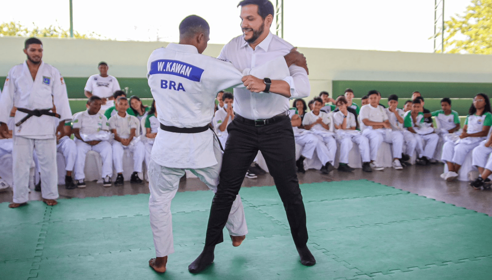 Secretaria da Educação entrega quimonos a estudantes em Teresina e anuncia expansão do projeto Seduc Esportiva