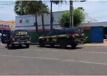 Polícia rodoviária federal faz operação para recuperar veículos na cidade de José de Freitas