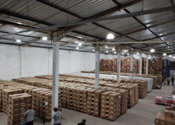 Governador e presidente dos Correios visitam Centro de Logística da Sesapi nesta sexta (25)