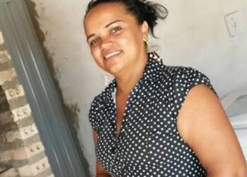 Mulher morre com tiro na cabeça; marido seria principal suspeito e alega disparo acidental