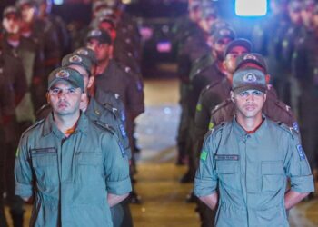 Rafael Fonteles vai promover 250 policiais militares em solenidade do Dia da Bandeira nesta terça (19)