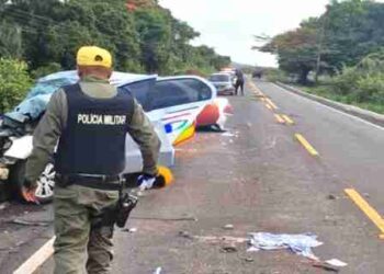 Acidente entre Van e Voyage deixa casal ferido entre José de Freitas e Teresina
