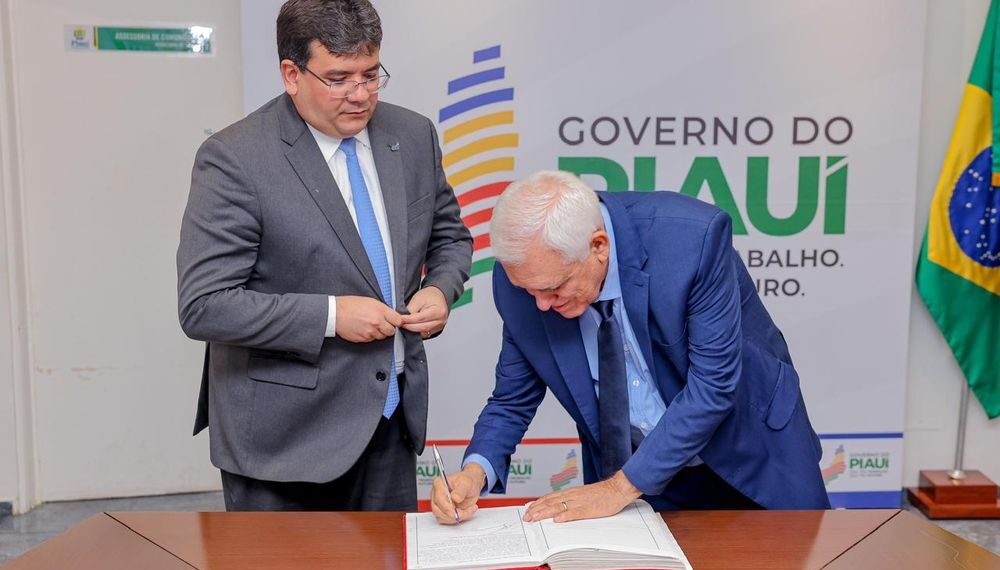 Governador Rafael Fonteles transmite cargo a Themístocles e sai de férias por 12 dias