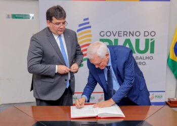 Governador Rafael Fonteles transmite cargo a Themístocles e sai de férias por 12 dias