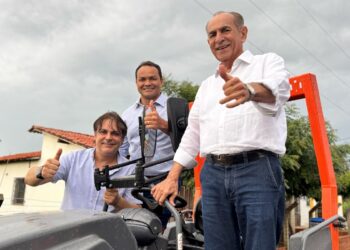 Prefeito Pedro Gomes, Viceprefeita Andréia, Senador Marcelo Castro  Vistoriam Obras de Asfaltamento em José de Freitas