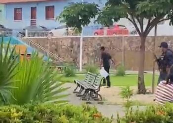 Homem armado com uma faca tenta atacar pessoas no centro de José de Freitas