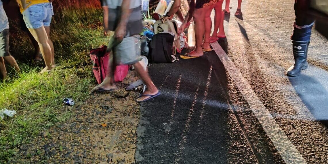 Casal fica ferido após colidir motocicleta com animal na PI-113