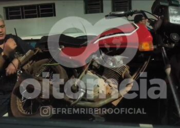 Homem é conduzido suspeito de posse de motocicleta com restrição de roubo em José de Freitas por