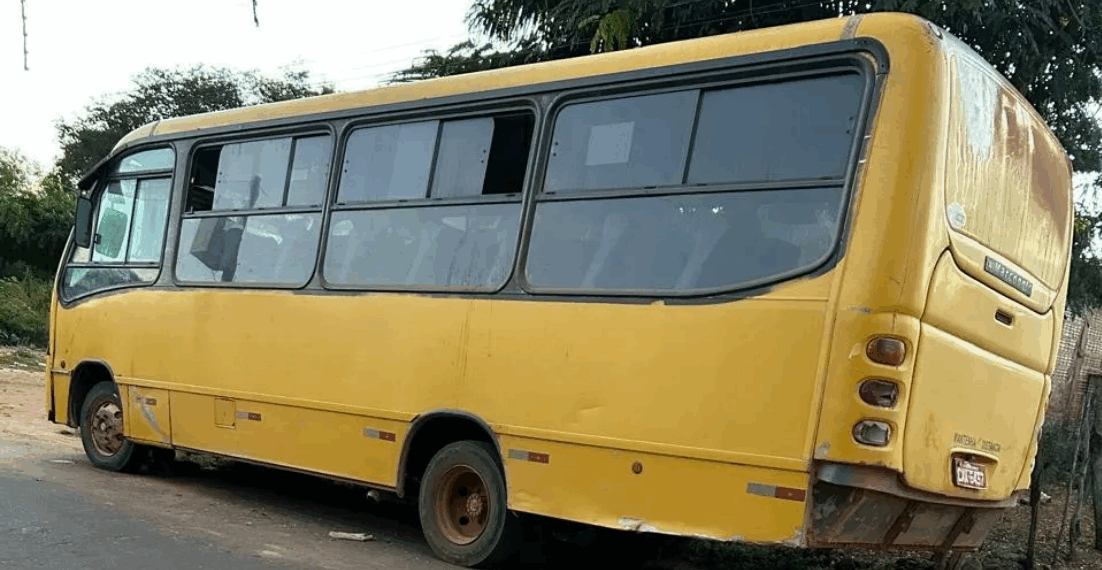Criança de 4 anos é esquecida trancada dentro de ônibus escolar no interior do Piauí