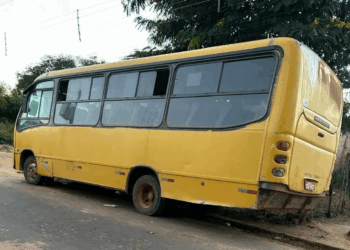Criança de 4 anos é esquecida trancada dentro de ônibus escolar no interior do Piauí