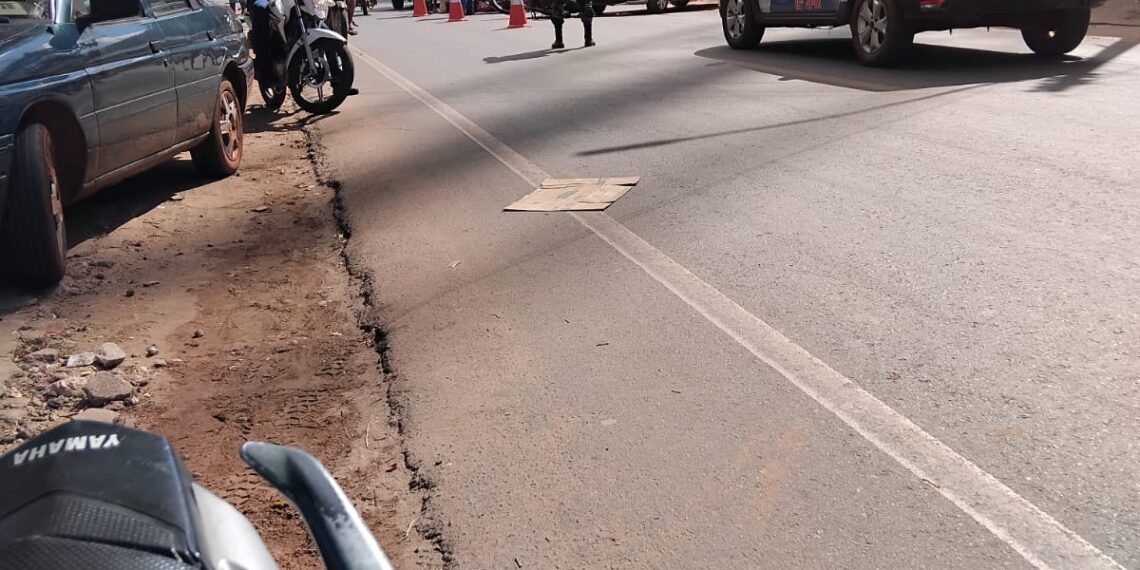 Acidente envolvendo um veículo e motocicleta no centro de José de Freitas