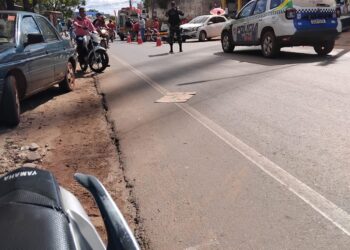 Acidente envolvendo um veículo e motocicleta no centro de José de Freitas