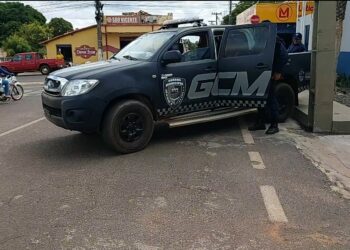 Homens são presos acusados de roubar motocicleta em José de Freitas