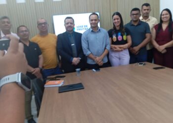 Prefeito Pedro Gomes se reúne com Águas do Piauí para cobrar soluções no abastecimento de água