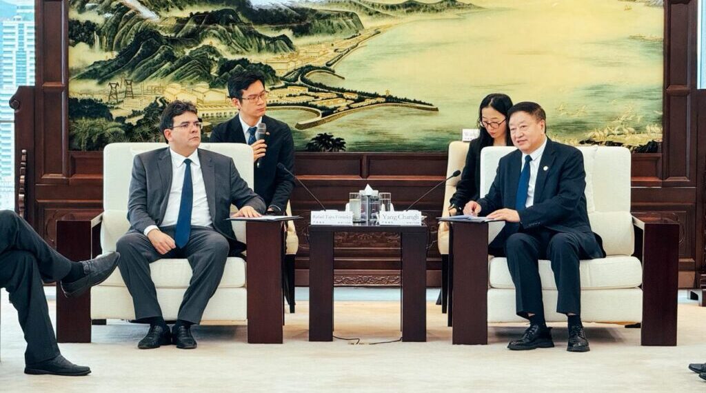 Rafael Fonteles firma acordo na China para instalação de fábrica de equipamentos de fibra óptica no Piauí