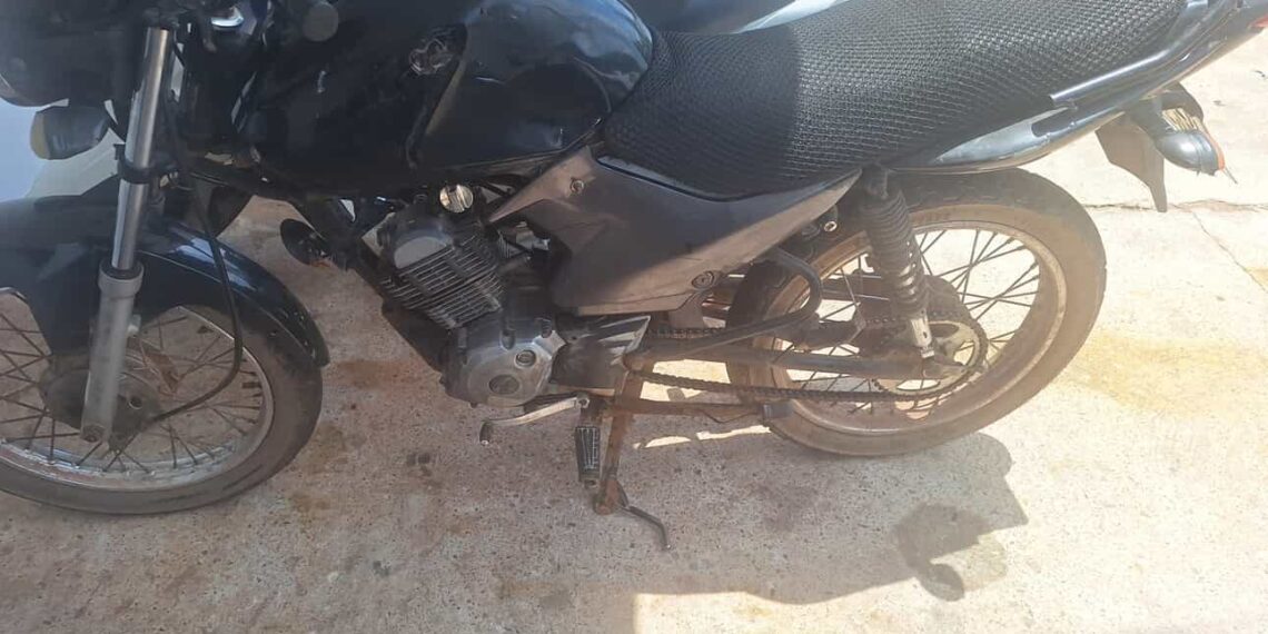 Homem é preso acusado de furtar motocicleta em José de Freitas