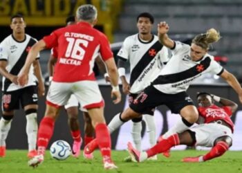 Vasco empata sem gols com Santa Fe e vai decidir em São Januário