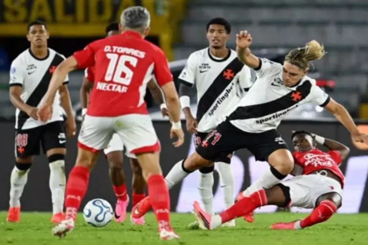 Vasco empata sem gols com Santa Fe e vai decidir em São Januário