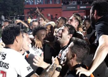 Vasco derruba o Vitória e vai encarar Palmeiras na semifinal