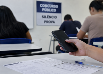 Candidata denuncia irregularidade após mulher usar celular em concurso de Altos